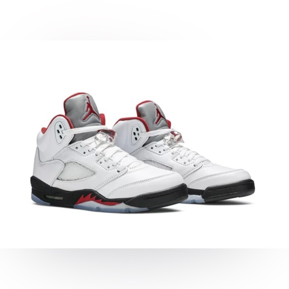 Air Jordan 5 retro (GS) 4Y or women’s 5.5